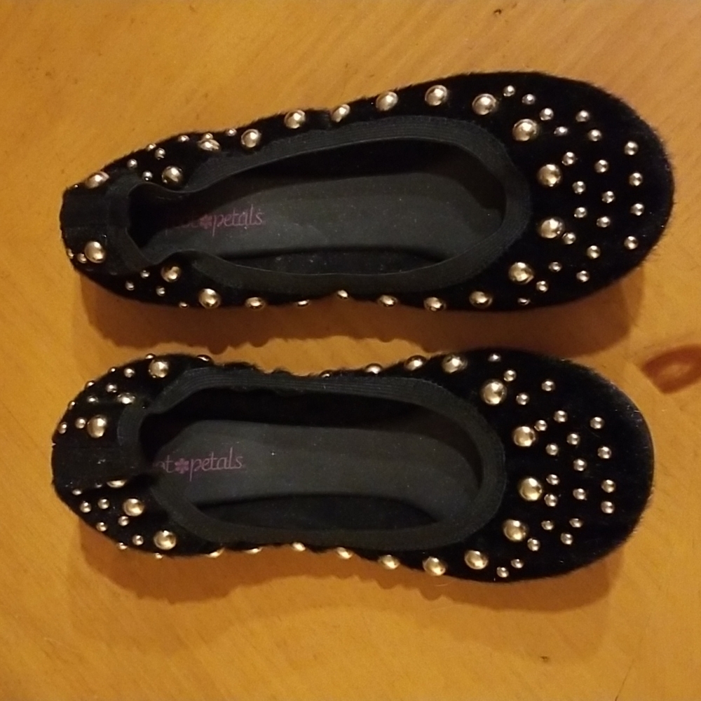Black Foot Petals flats w studs - Picture 2 of 8